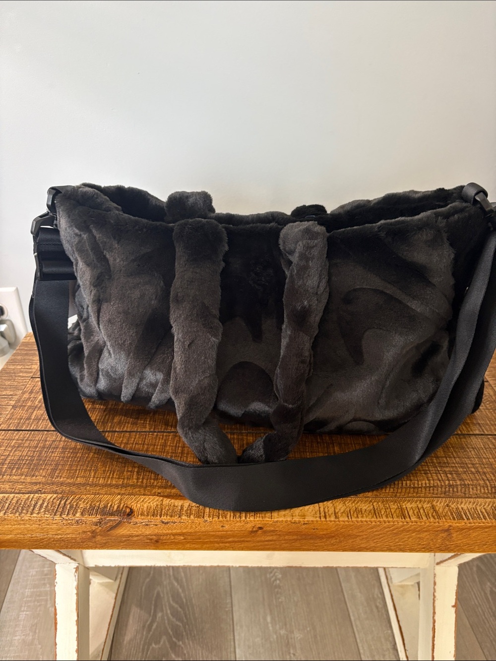 Nike Black Faux-Fur Shoulder Bag with Detachable Strap - Picture 5 of 8